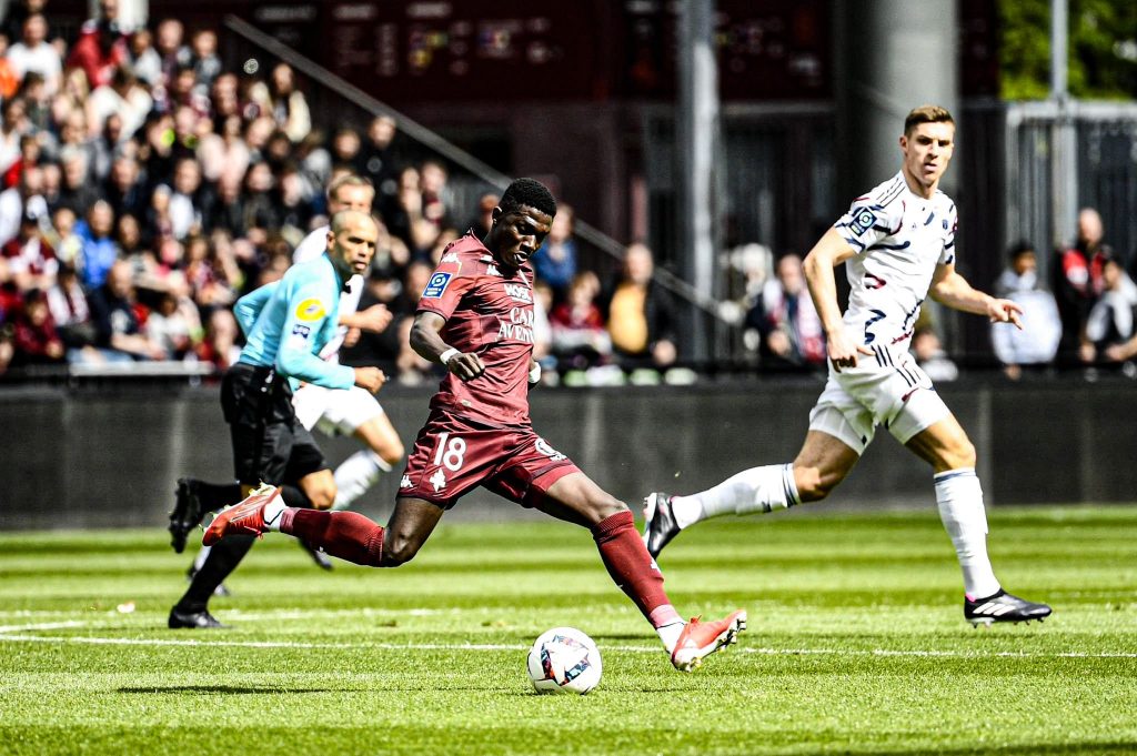 Lamine Camara pour sa première titularisation permet à Metz décraser